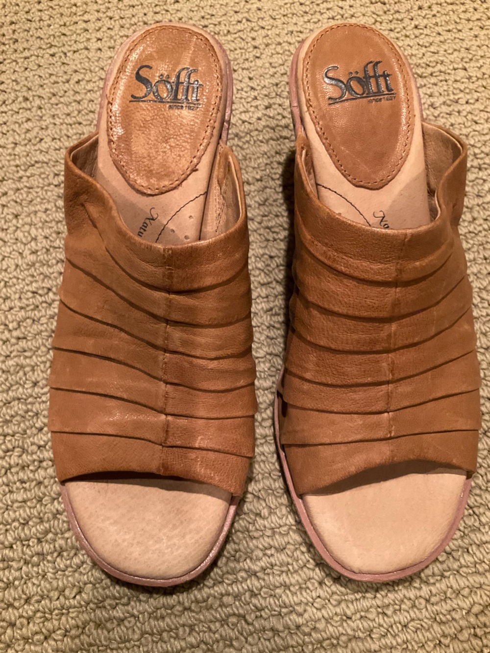 Sofft Women's Tan Leather Ruched Slide Mules